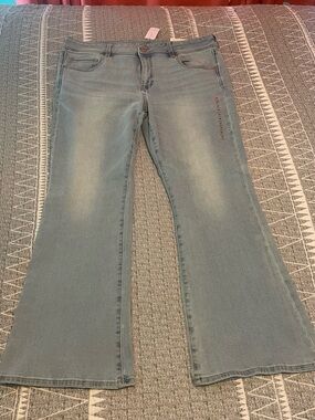 American Eagle Kick Boot Light Blue Flared Women's Jeans 18S NWT